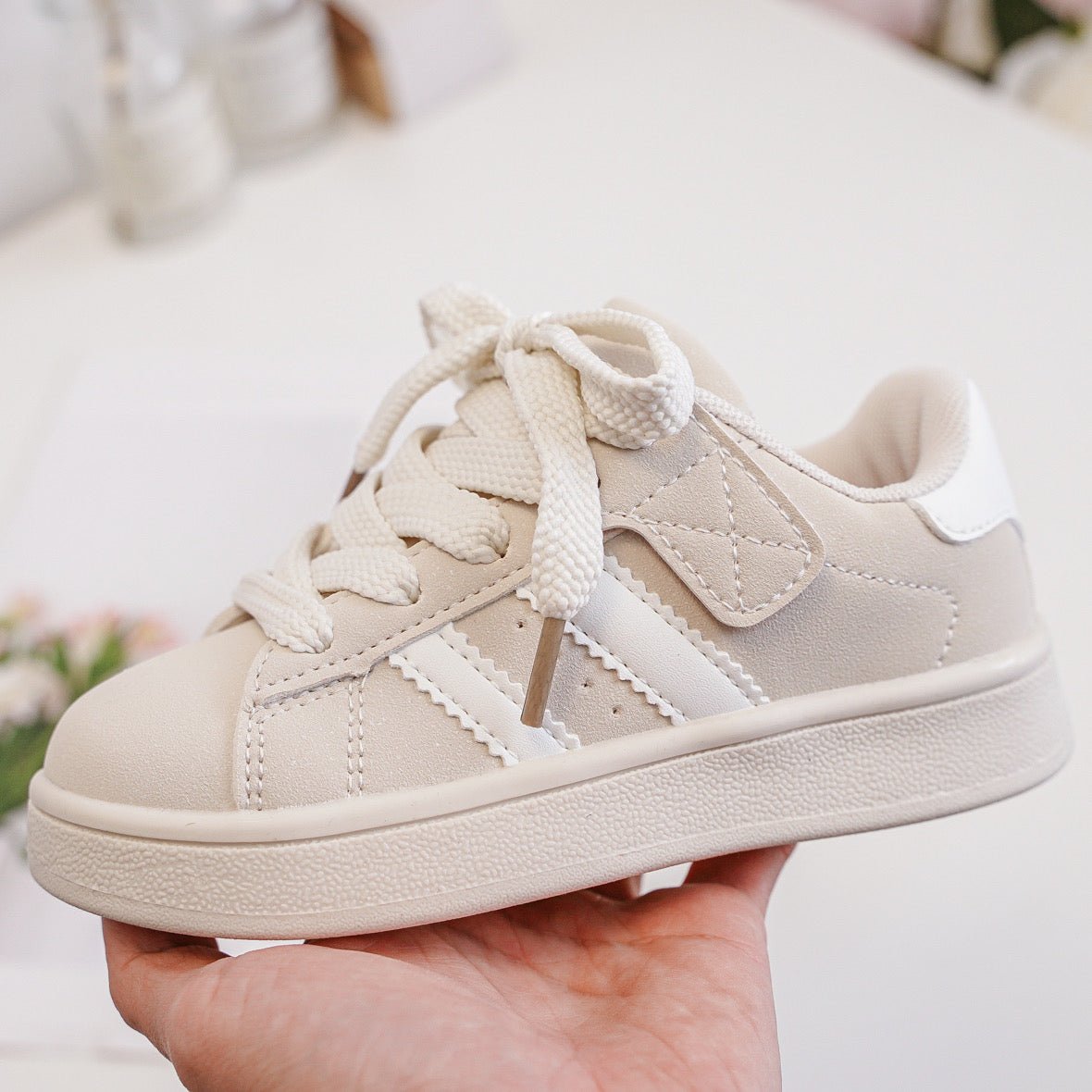 Baskets enfant beige à scratch – Chaussures confortables et tendance pour fille et garçon - MiniWalks