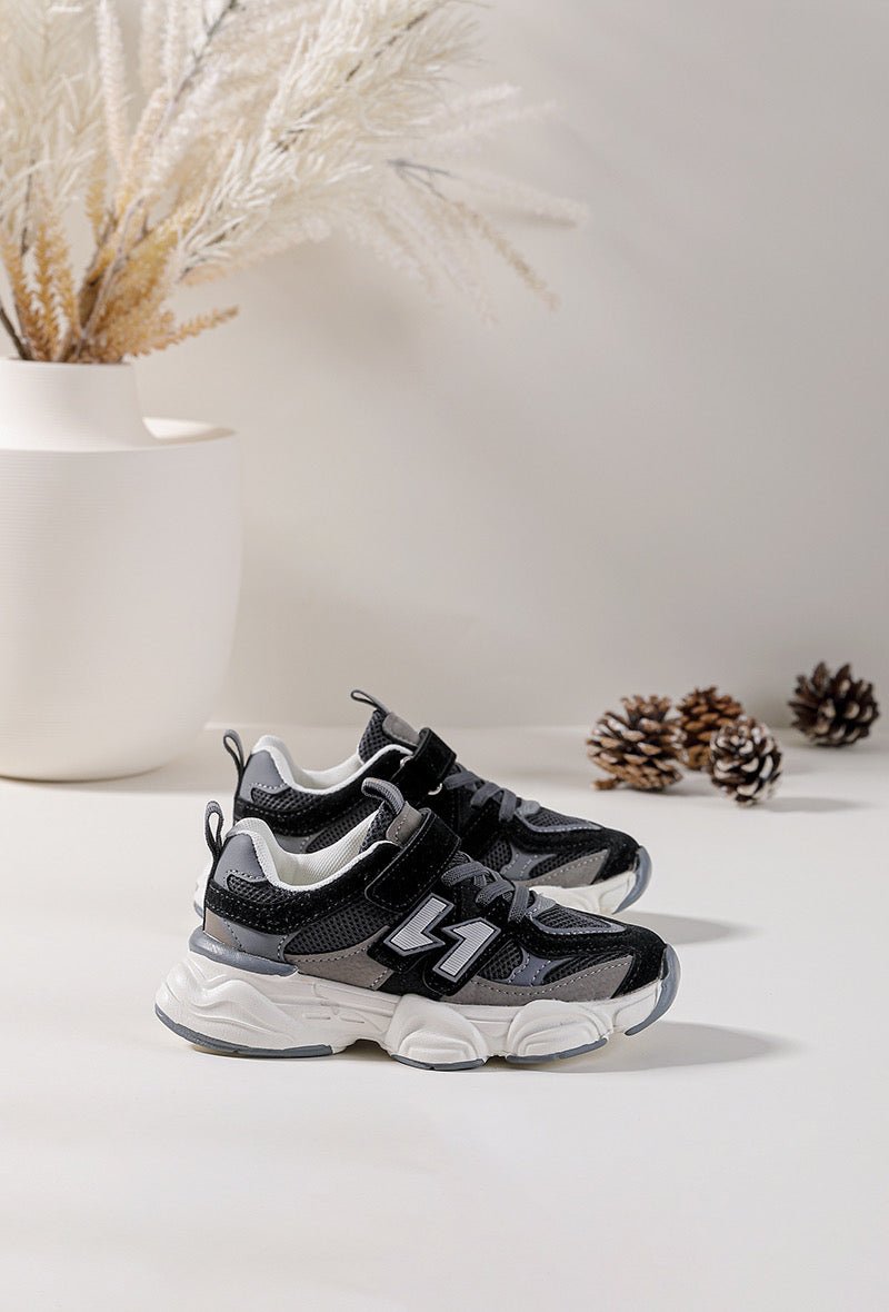 Baskets enfant noires et grises à scratch – Chaussures garçon sport confortables et résistantes - MiniWalks