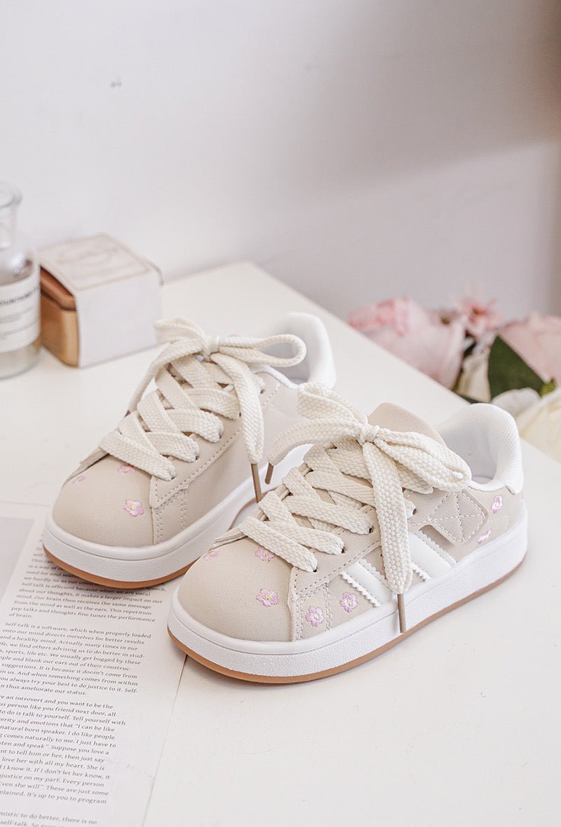 Baskets fille beige à scratch et lacets – Chaussures enfant fleuries confortables et légères - MiniWalks
