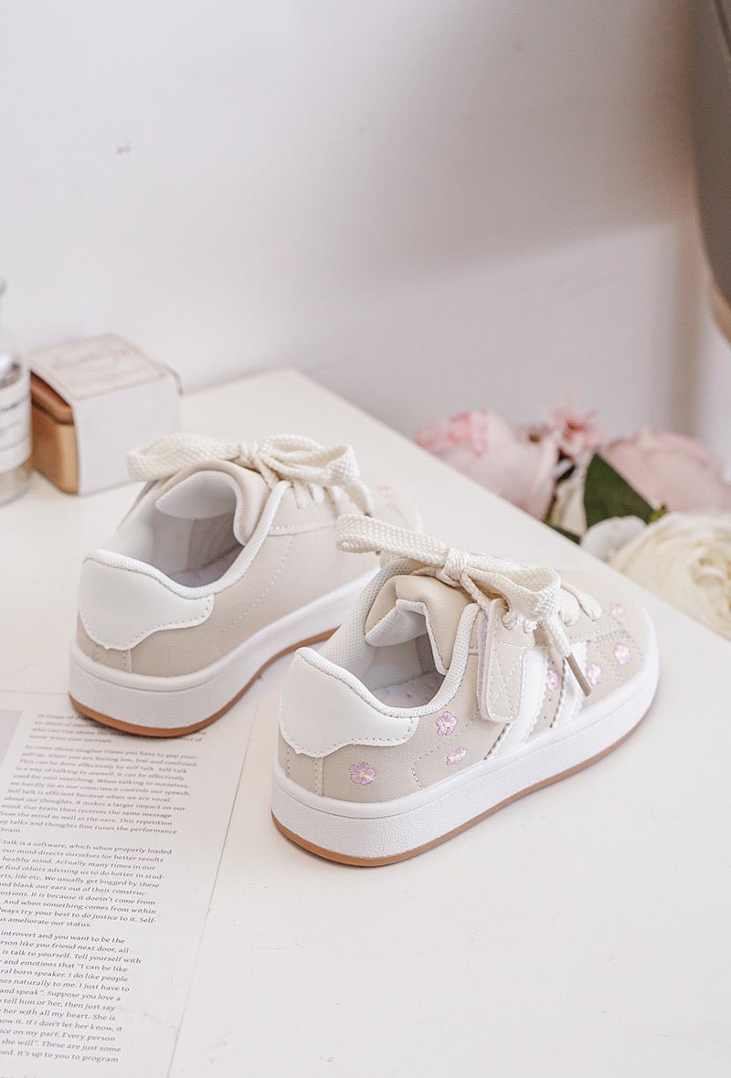 Baskets fille beige à scratch et lacets – Chaussures enfant fleuries confortables et légères - MiniWalks