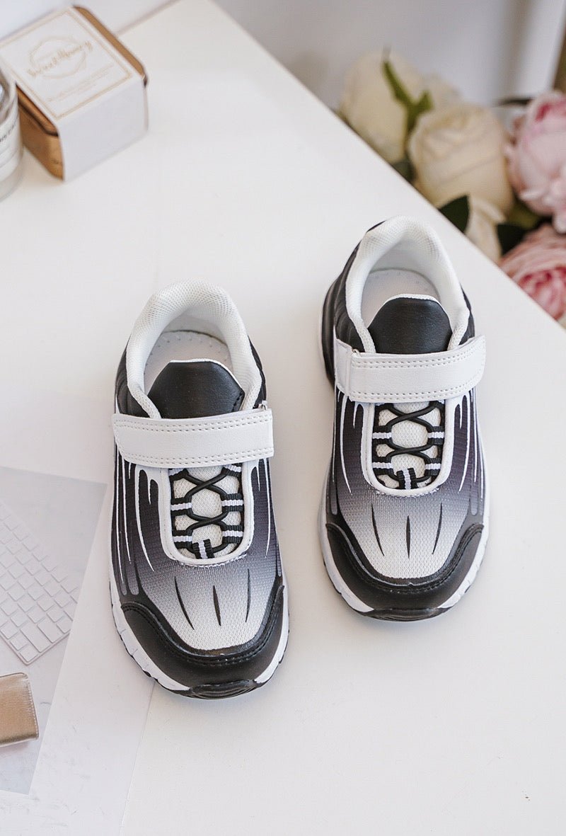 Baskets garçon noires et blanches à scratch – Chaussures enfant sport légères et confortables - MiniWalks