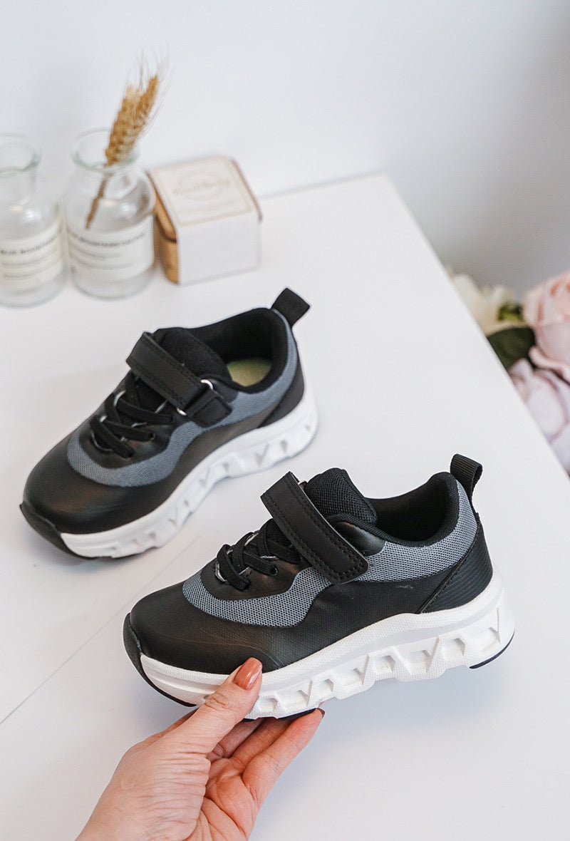 Baskets garçon noires et grises à scratch – Chaussures enfant sport légères et respirantes - MiniWalks