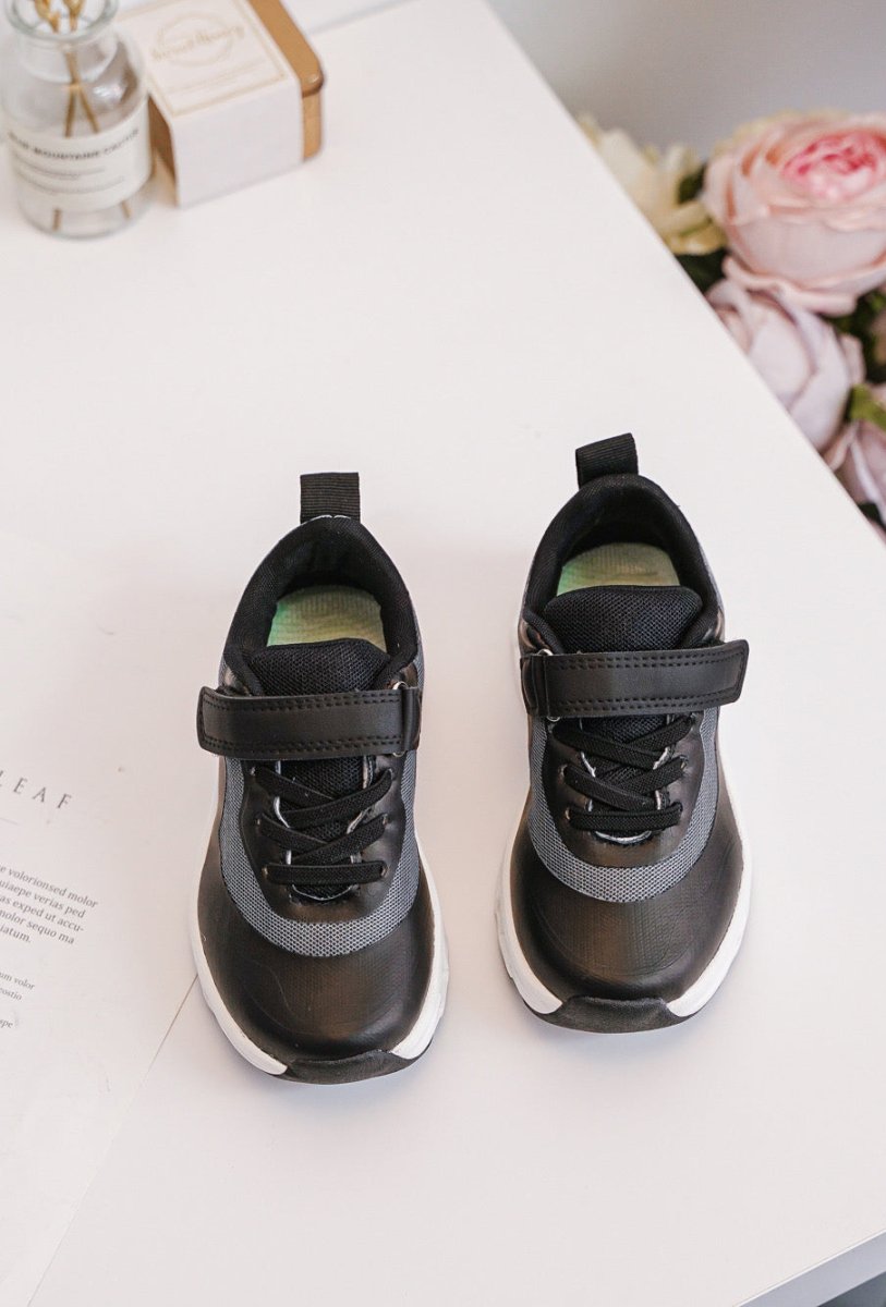 Baskets garçon noires et grises à scratch – Chaussures enfant sport légères et respirantes - MiniWalks