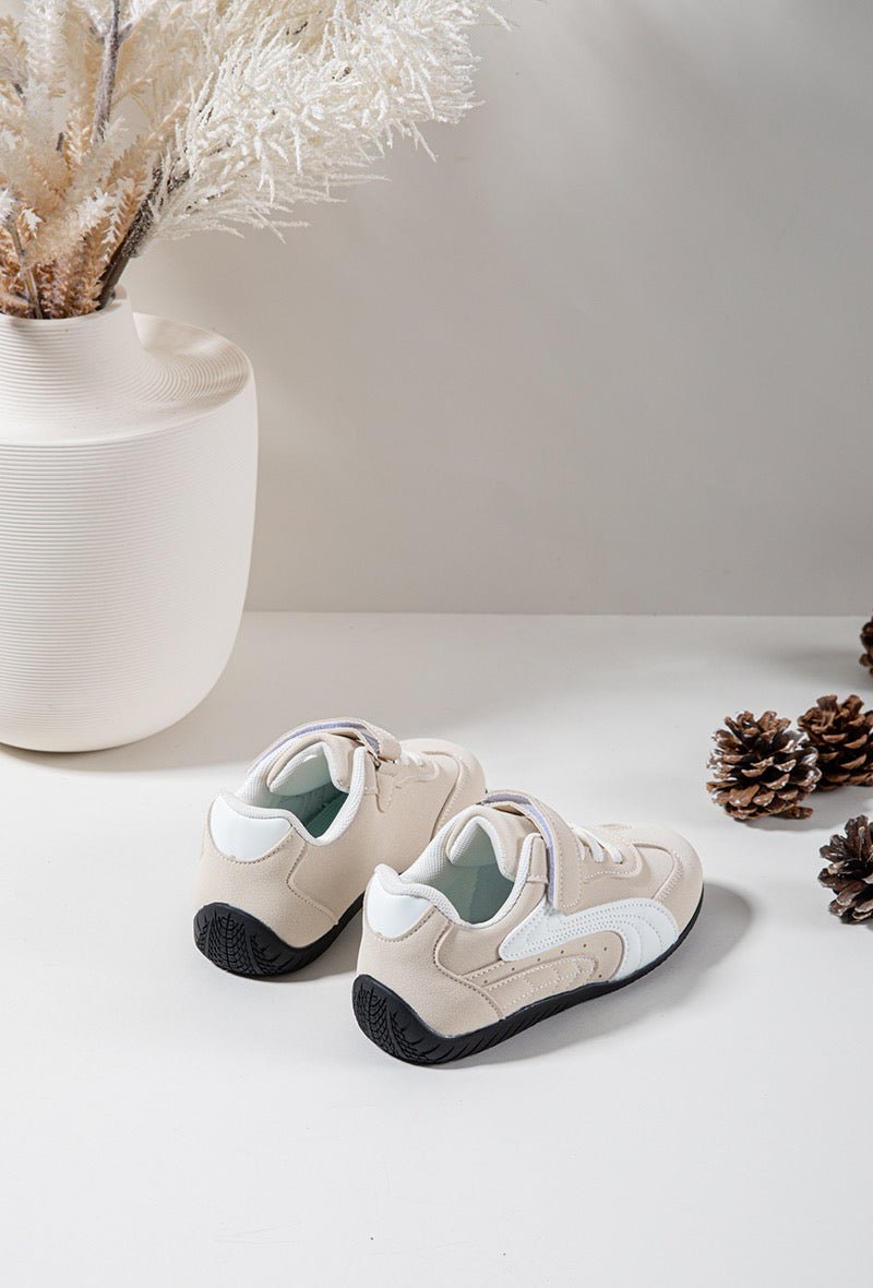 Baskets enfant beige et blanches à scratch – Chaussures garçon ou fille légères et confortables - MiniWalks